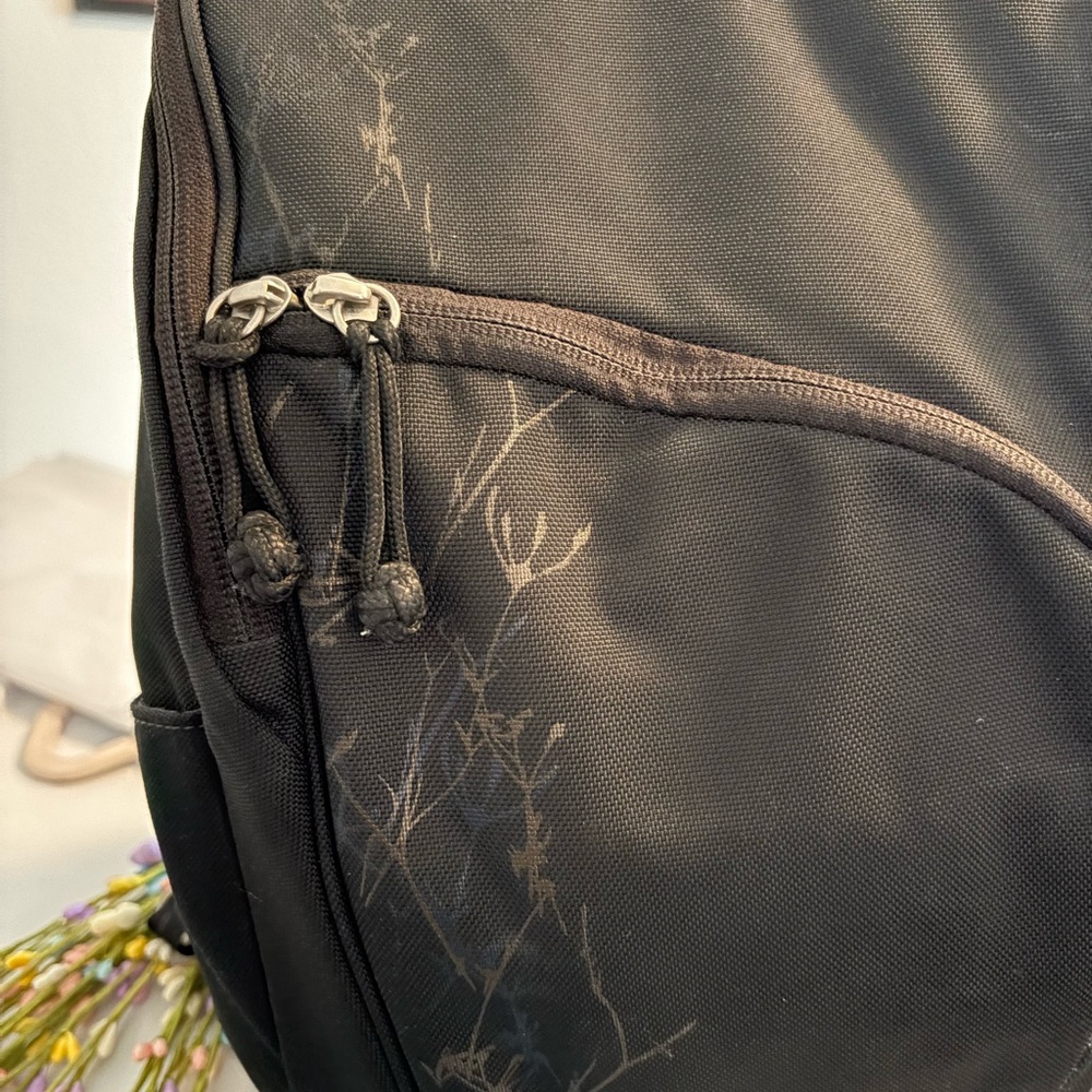 REI CO-OP SMALL BACK PACK WITH POCKETS &
SLOTS INSIDE & OUT, CARDS PENS KEYS - Picture 13 of 14